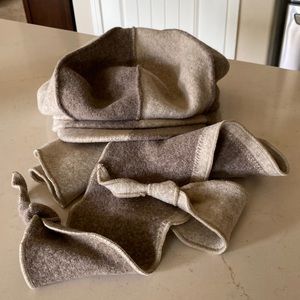 Beret with matching scave